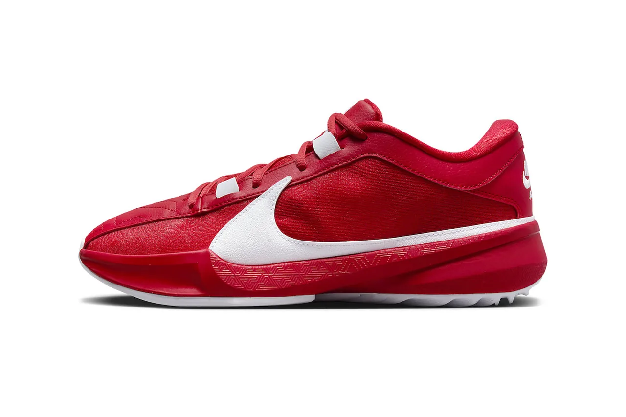 Red and best sale white zooms