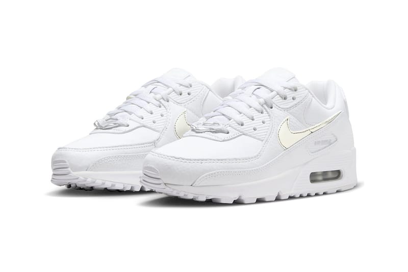 Nike thea hotsell metallic silver