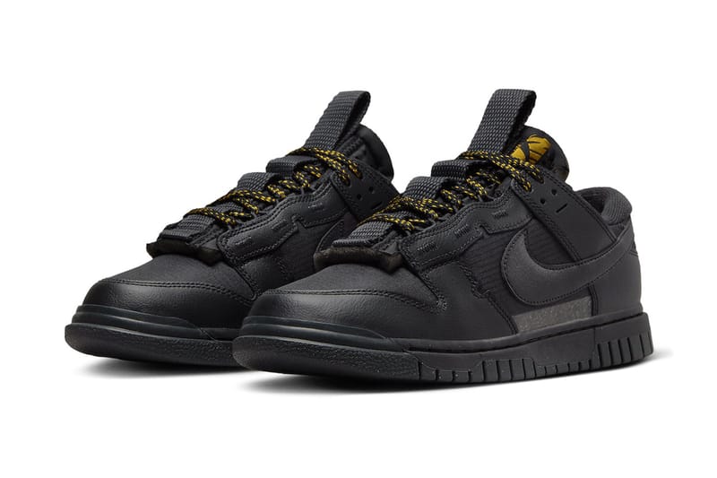 Gold black 2025 nike dunks