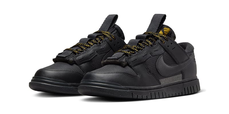 Nike black 2024 gold shoes