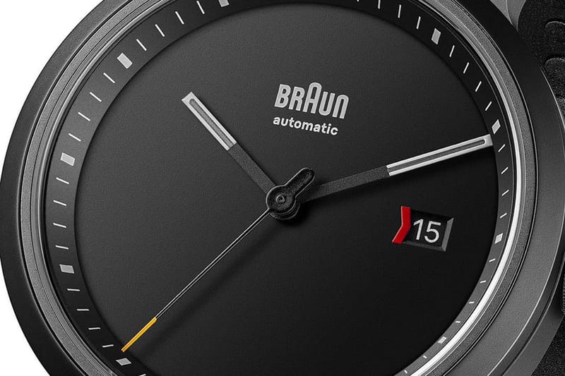 Braun radio controlled store watch