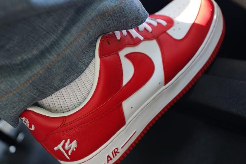 Air force red nike cheap logo