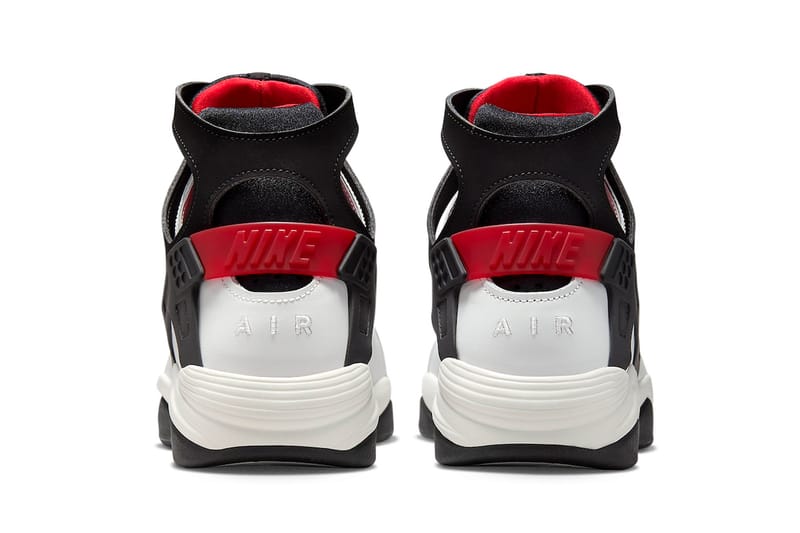 Nike huarache black outlet with red bottom