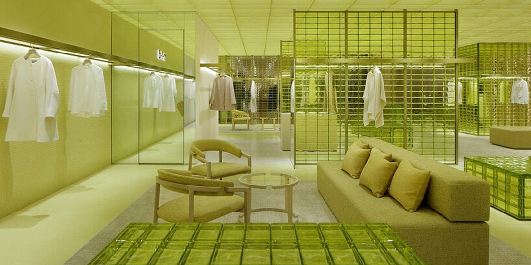 Новый концептуальный магазин Maison Mid 1985 в Осаке окружен желтым кирпичом