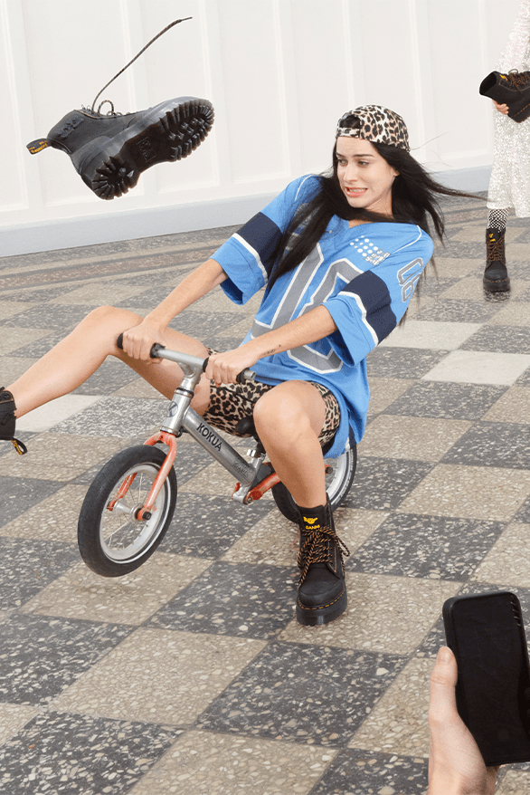 (コラボ)Dr Martens×GANNI Jadonプラットフォームブーツ Dr. Martens x GANNI Jadon Boot Collaboration | Hypebeast