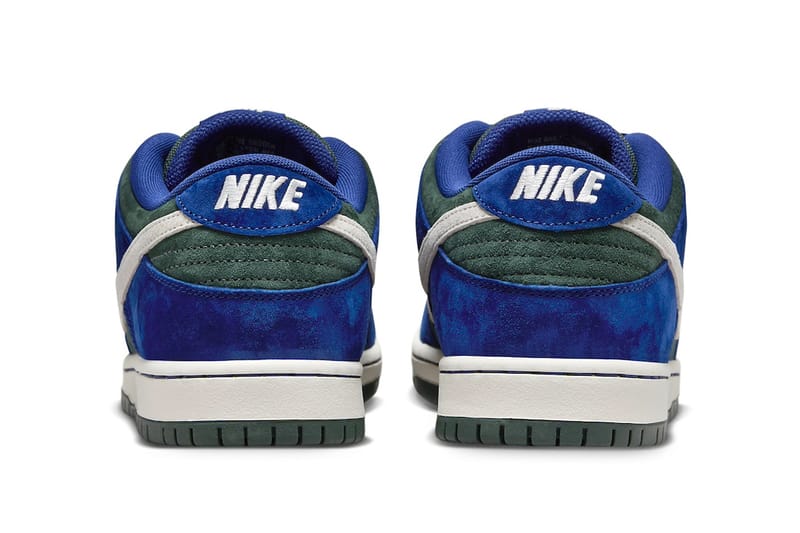 White black green clearance blue nike sb dunks