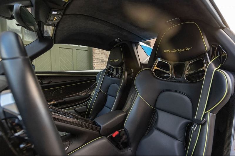 Porsche 918 Production Interior
