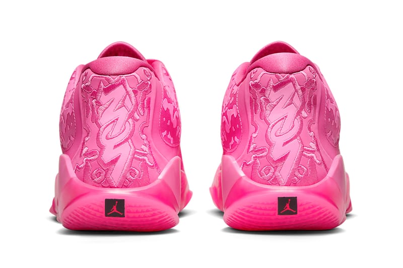 Pink best sale basketball shoes