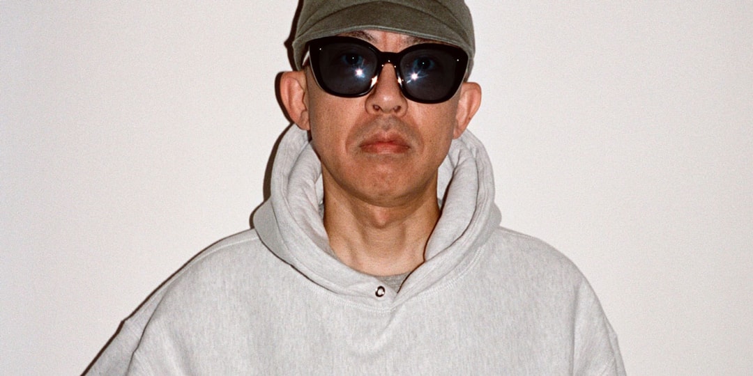 NIGO позирует для Supreme в худи с камуфляжным логотипом