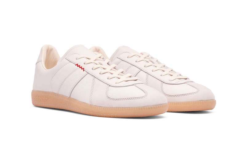 Adidas originals bw army trainers outlet in white with gum sole