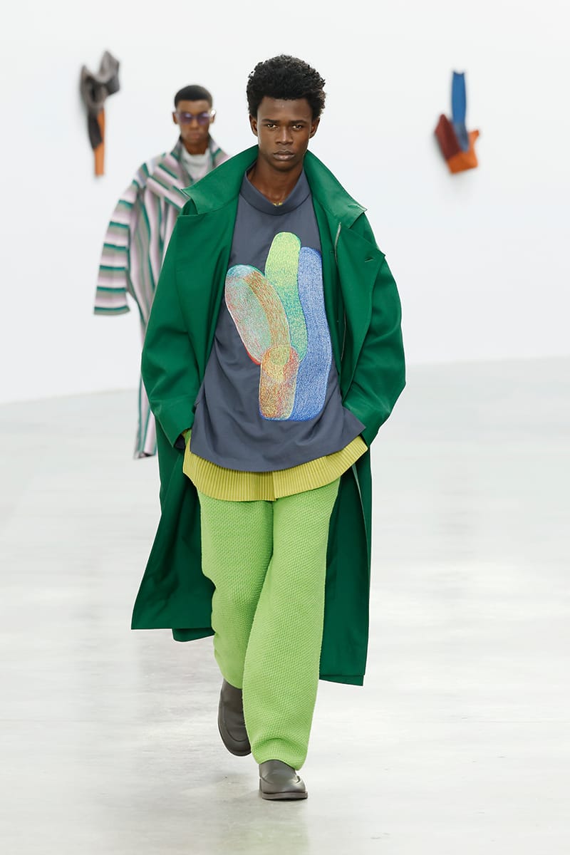 トップス homme Plisse FW24 PFW: Homme Plissé Issey Miyake Fall 2024 Collection — KOLOR