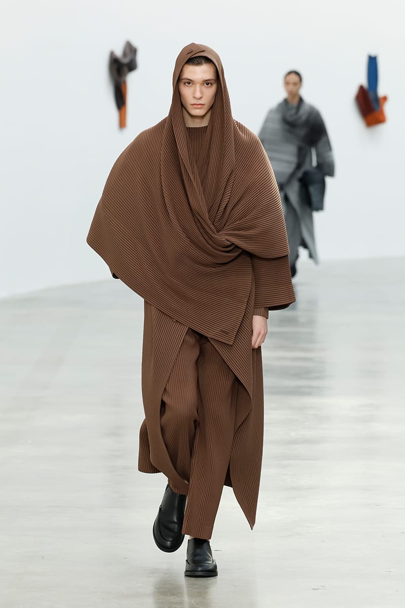 「美品」HOMME PLISSE ISSEY MIYAKE JF174 Issey Miyake Fall/Winter 2024 at Paris Fashion Week | Hypebeast