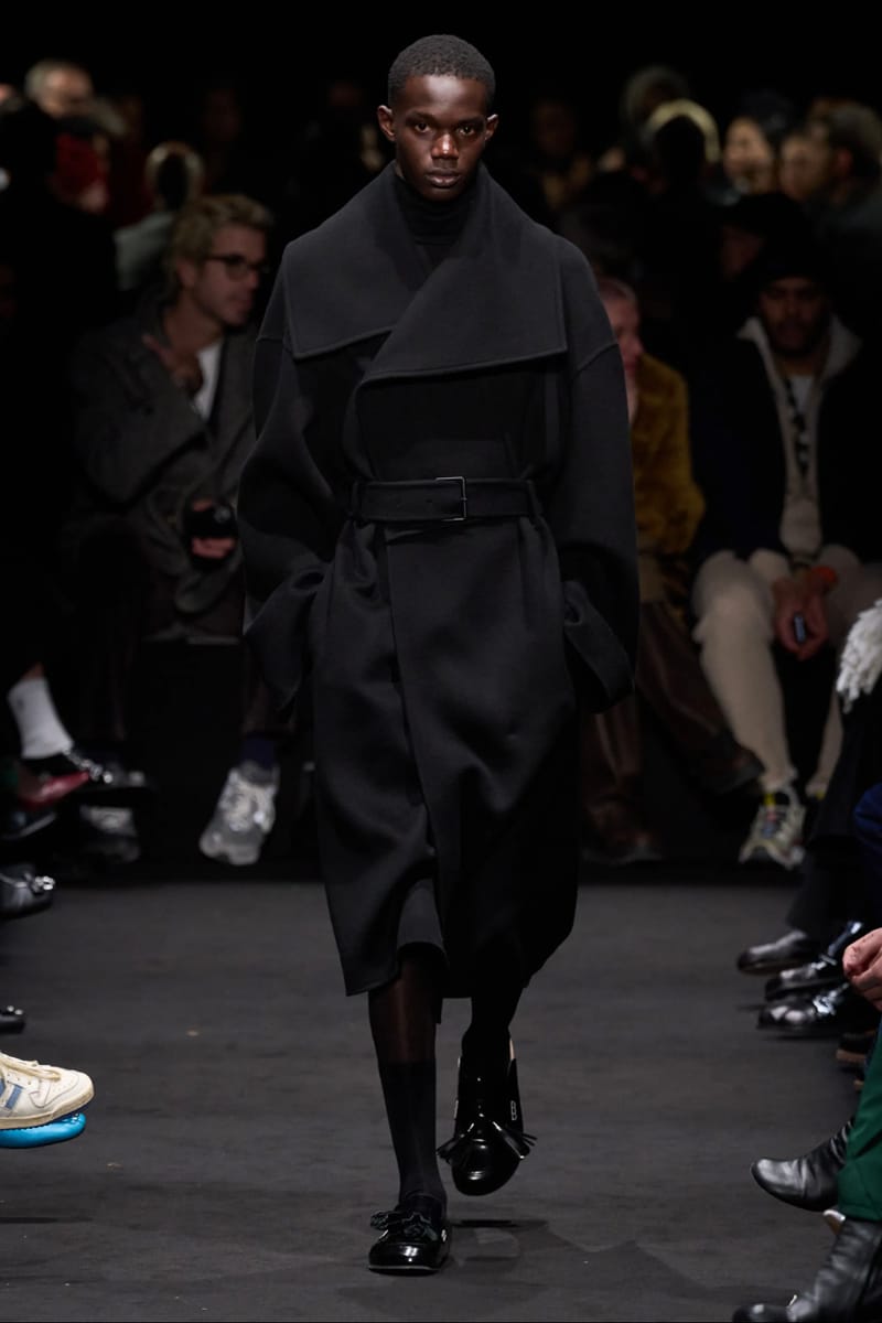 ジャケット J W ANDERSON FW24 HOUR GLASS DB JACKET (JK0343PG1640 929) JW Anderson Fall/Winter 2024 Collection | Hypebeast
