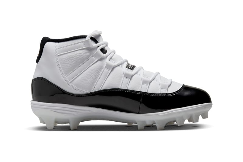 Jordan 11 best sale retro cleat black