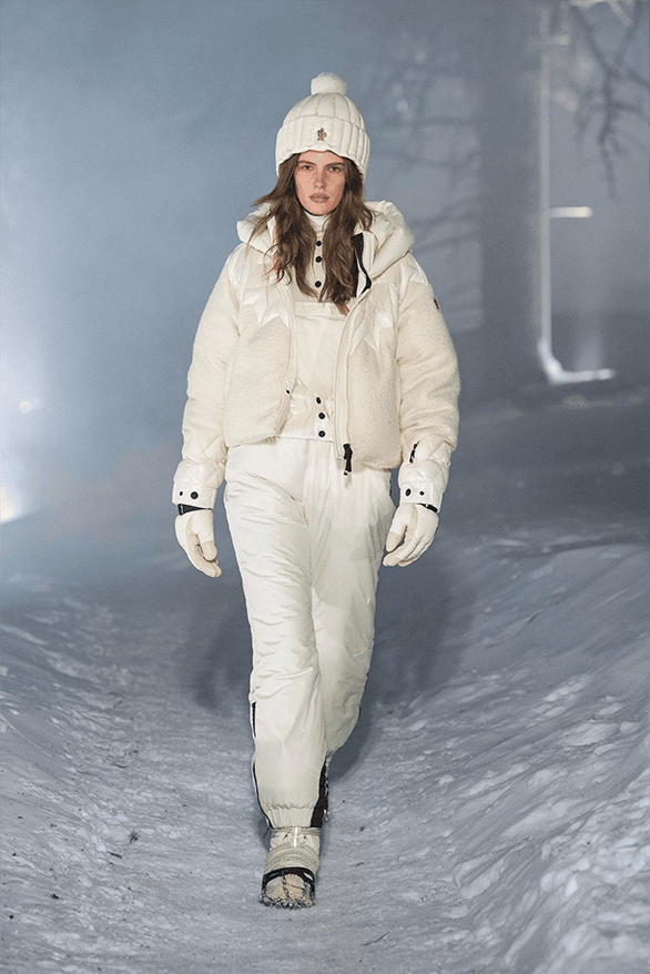 MONCLER GRENOBLE 2023/24秋冬 フード付ダウンジャケットSUISSES Moncler Grenoble Fall/Winter 2024 Runway Show | Hypebeast