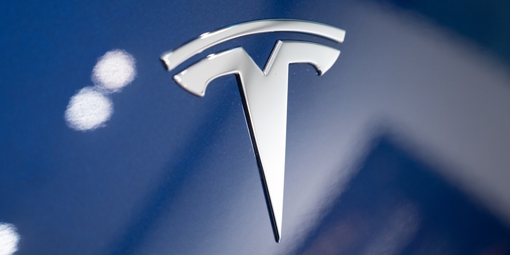 Tesla отзывает более двух миллионов электромобилей из-за слишком маленького текста на сигнальных лампах