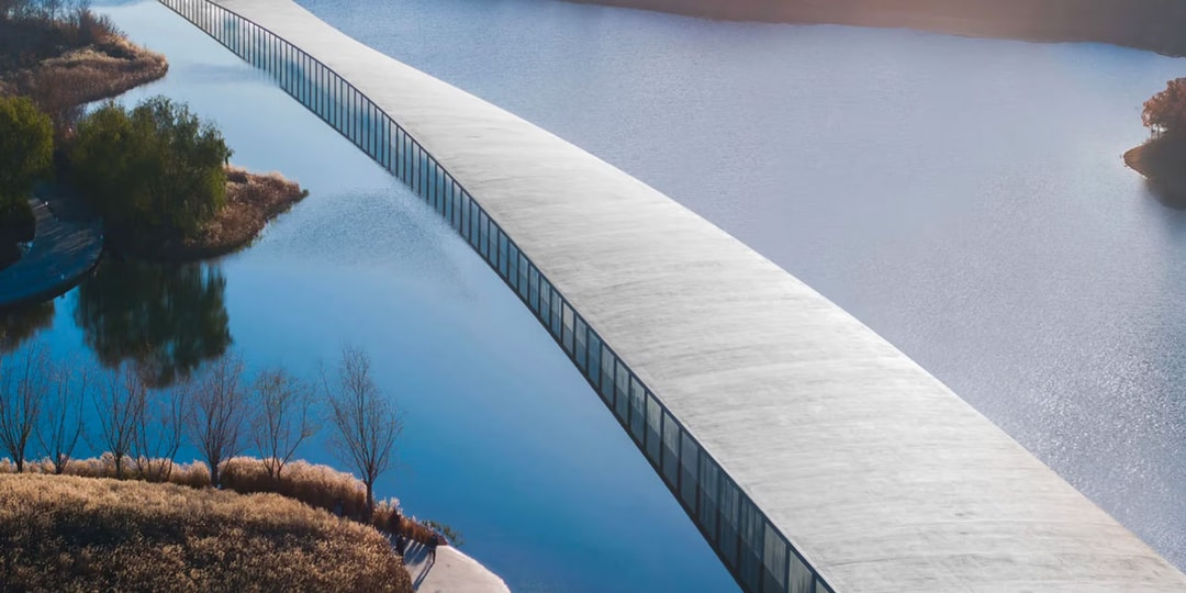 Километровый художественный музей Дзайшуй Джуньи Исигами «плывет» по озеру в Китае