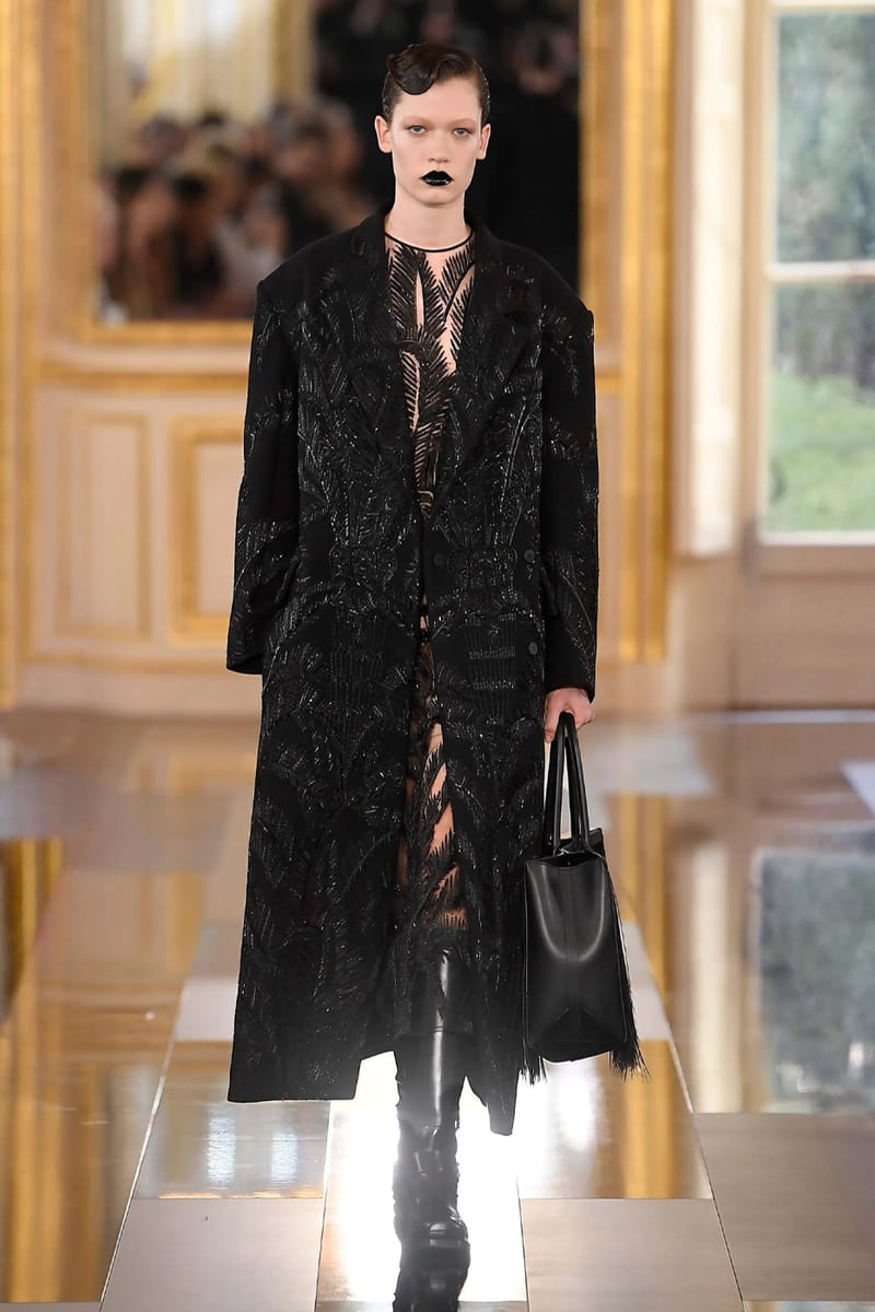 ◆VALENTINO 最新作 FW24◆Vディテール・パーカー/Black◆ Pierpaolo Piccioli Valentino FW24 Paris Fashion Week