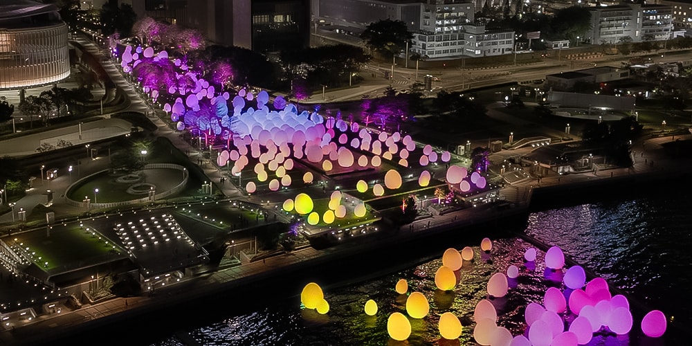 TeamLab устанавливает сотни интерактивных овоидов в парке Тамар в Гонконге