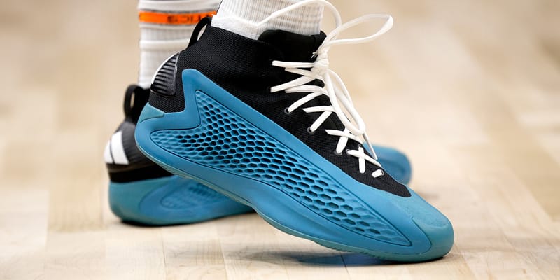 Basketball players with signature shoes best sale