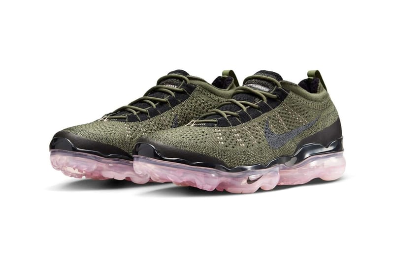 Pink flyknit vapormax on sale