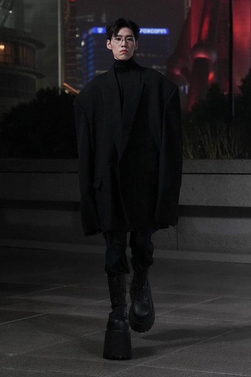 ジャケット・アウター BALENCIAGA SPRING 21 COLLECTION Balenciaga Spring 2025 | SHOWstudio