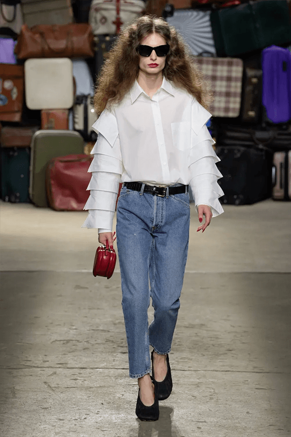 Moschino Spring/Summer 2025 at Milan Fashion Week | Hypebeast Moschino Spring/Summer 2025 at Milan Fashion Week | Hypebeast