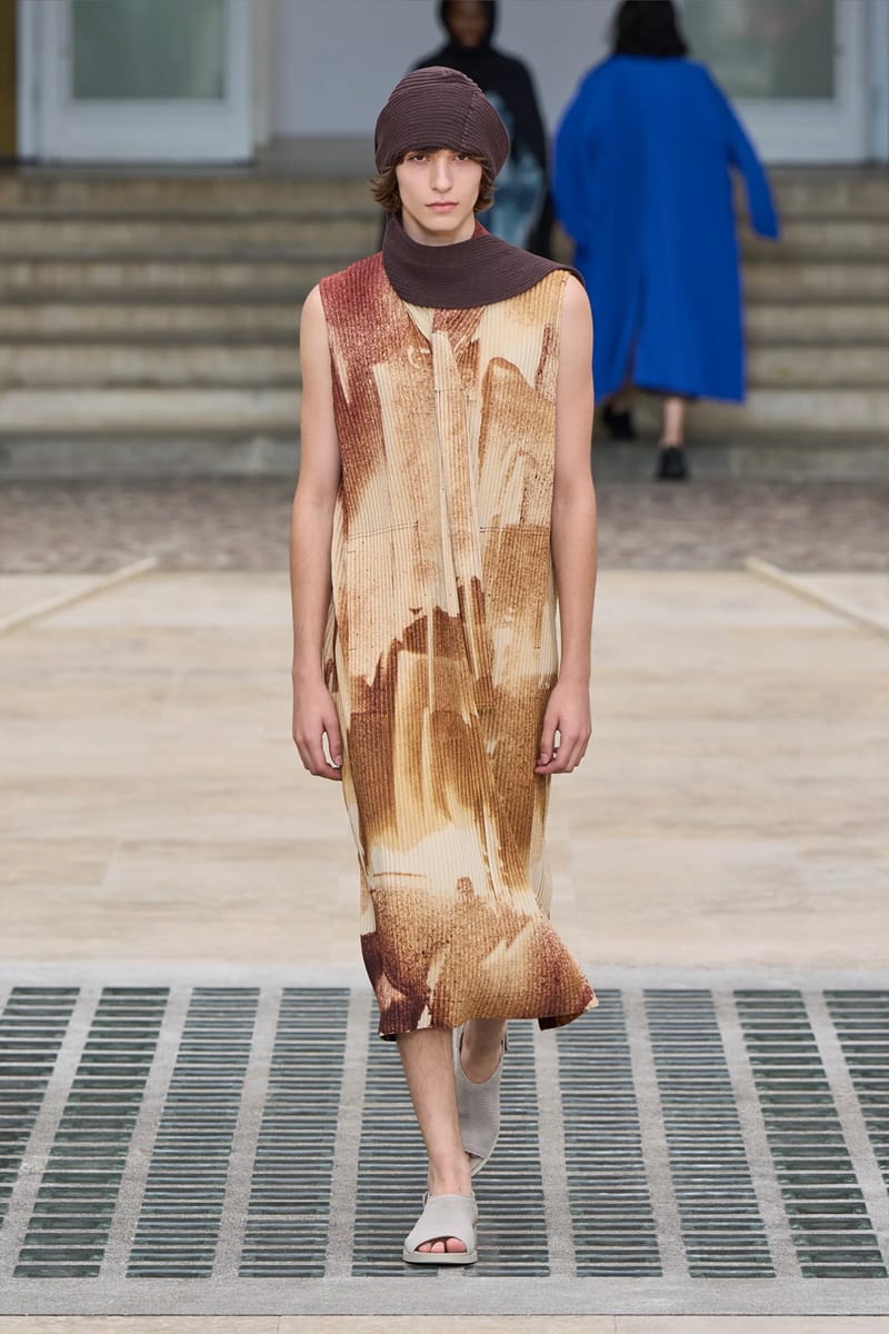 HOMME PLISSÉ ISSEY MIYAKE Embodies the Movement of Wind for SS25