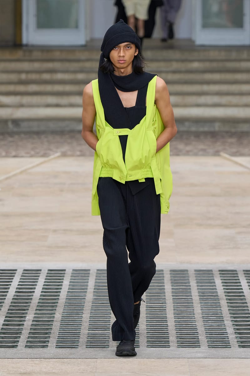 HOMME PLISSÉ ISSEY MIYAKE Embodies the Movement of Wind for