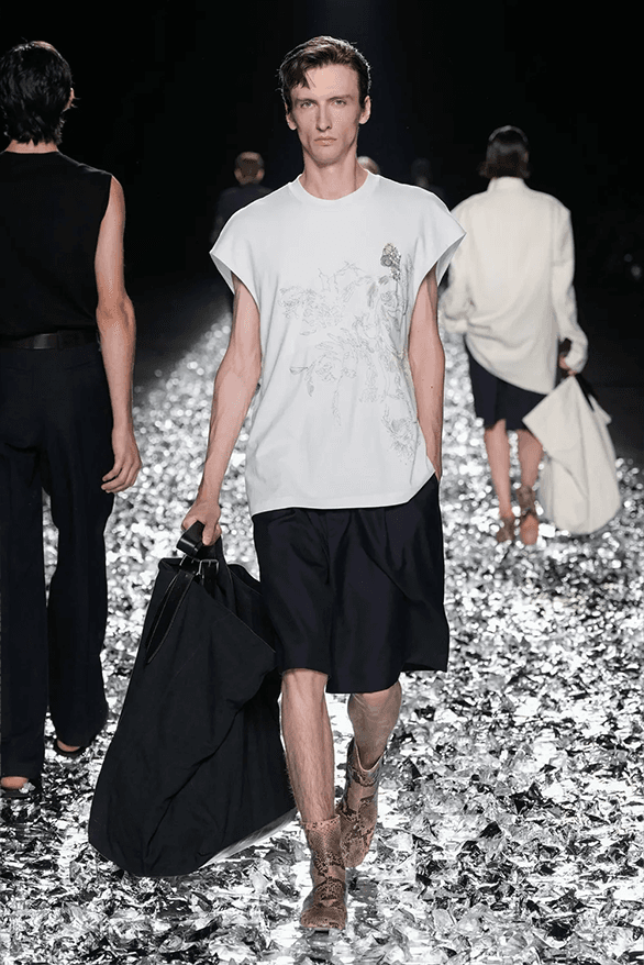 Dries Van Noten Spring/Summer 2025 at Paris Fashion Week Dries Van Noten Spring/Summer 2025 at Paris Fashion Week