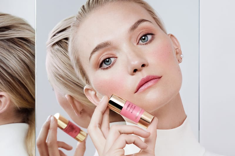 Hourglass Cosmetics Unveils Unreal Pink Pop-Up with Artist