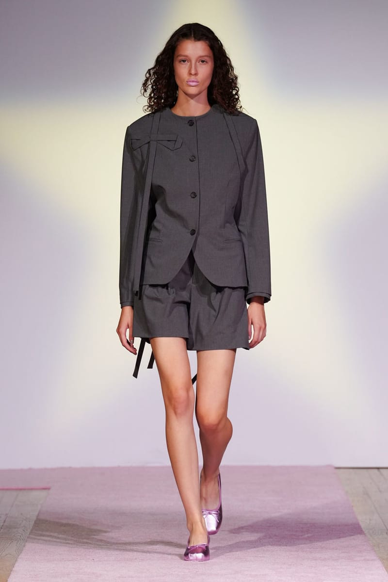 Sandy Liang SS25: The Spy Girl's Nine-to-Five | Hypebeast Sandy Liang SS25: The Spy Girl's Nine-to-Five | Hypebeast