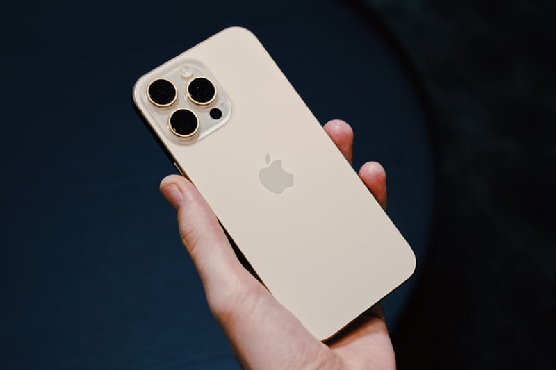 Apple iPhone 16 Pro MAX　ゴールド 本体 24k Gold Apple iPhone 16 Pro Max Engraved Diamonds UNLOCKED