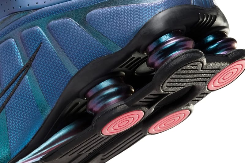 Official Look Nike Shox R4 