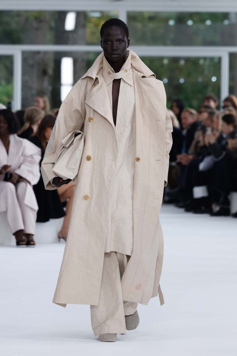 イッセイミヤケISSEY MIYAKE ガーメント型フーテッドポンチョ 黒