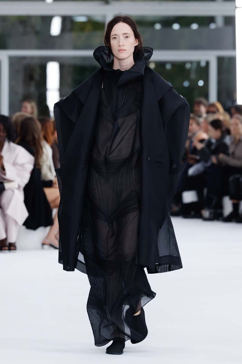 Issey Miyake Celebrates The Beauty Of Paper For SS25 Hypebeast issey-miyake-celebrates-the-beauty-of-paper-for-ss25-hypebeast