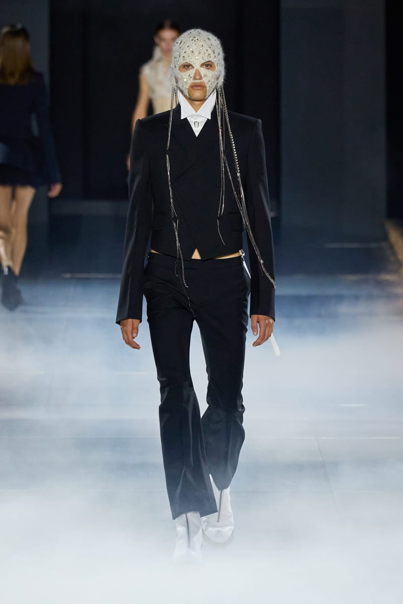 Tシャツ・カットソー alexander mcqueen SS25 Shirts (814400 QBAAF9016) McQueen SS25 Turns the Irish Banshee Into Crystal | Hypebeast