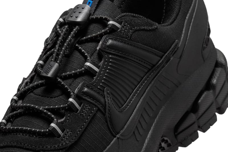 送料込み 追跡あり Nike Zoom Vomero Roam \"Triple Black\" Zoom Vomero 5 Roam Triple Black - Urban Jungle