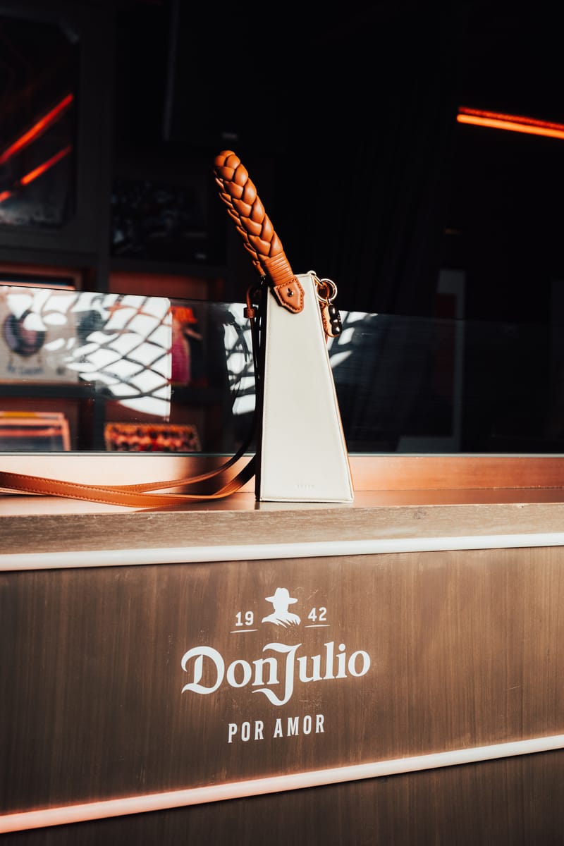 Don Julio（ドンフリオ）×JAYBAEK カウボーイボトルバッグ Don Julio and Aupen Drop Limited-Edition Collectible Bag | Hypebeast