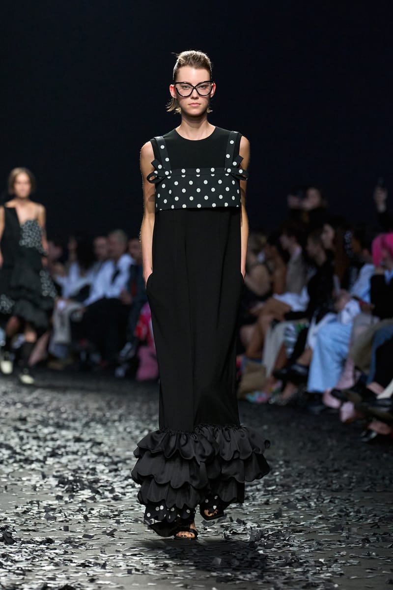 A Passarela Fall/Winter 2025 da Moschino Chegou | Hypebeast