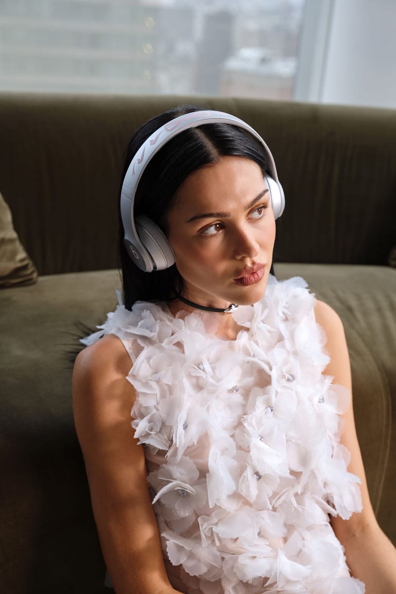 Beats Solo 4 - Bluetooth Wireless On-Ear Headphones - Sandy