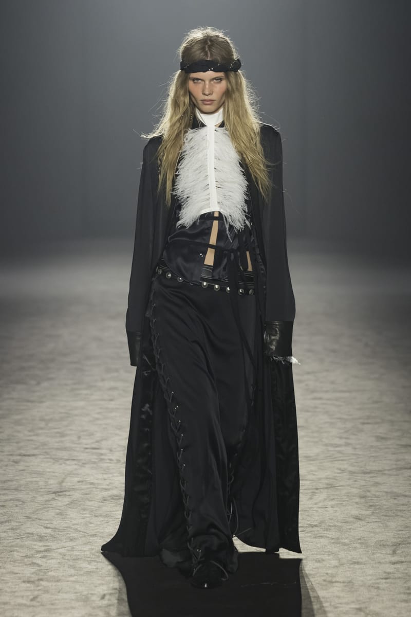 Ann Demeulemeester Fall/Winter 2025 na Paris Fashion Week | Hypebeast