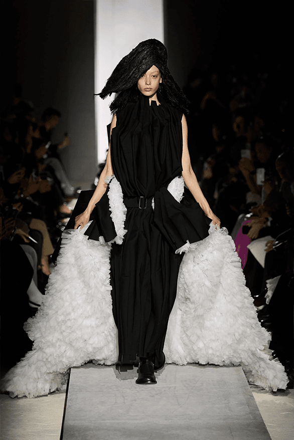 COMME des GARÇONS 2023年改装記念限定写真集　超レア未開封 今の世界を憂い嘆く そしてそれに寄り添いたい」コム デ