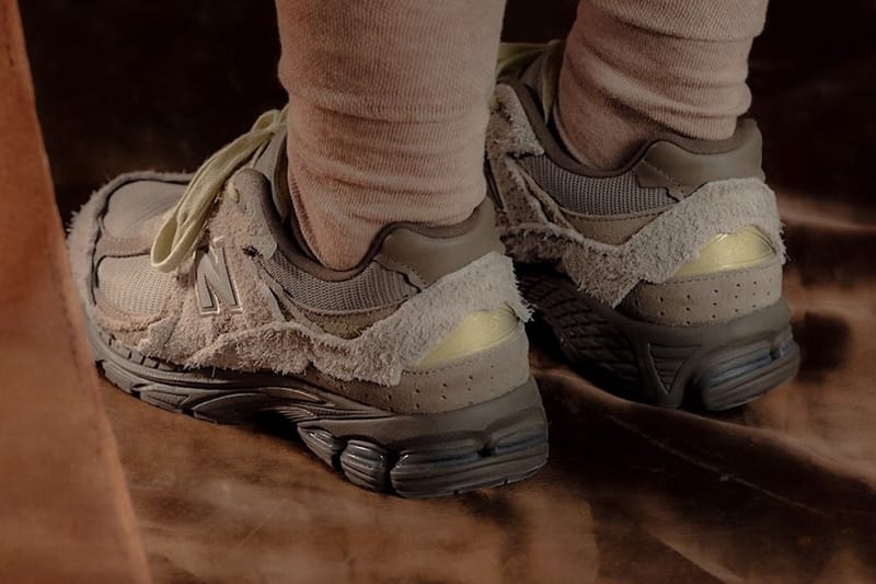 size? Revives the New Balance 2002R size? Revives the New Balance 2002R