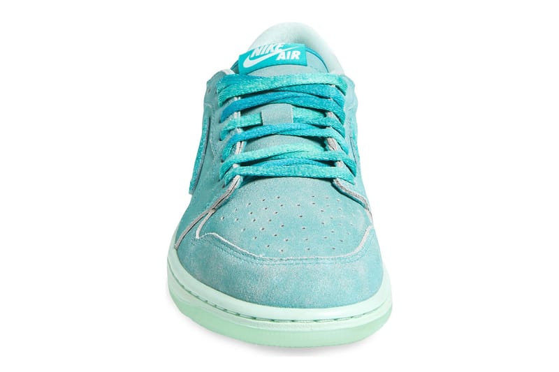 靴 Nike Air Jordan 1 Low Washed Teal JORDAN 1 LOW WASHED TEAL! LOW WITH THE BIG SWOOSH! - YouTube
