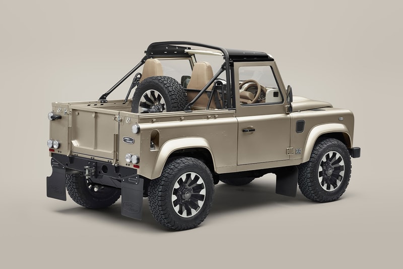 400 匹马力加持，Land Rover 重新复刻经典短轴软顶 Defender 车型 | Hypebeast