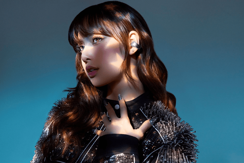 ボーズがブラックピンクのリサとのコラボイヤフォンを発売 | Hypebeast.JP