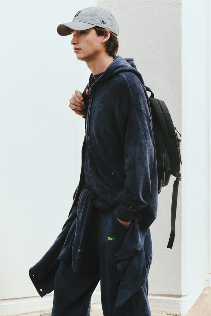 トップス ITEM chill out sweat chill out sweat - itemtokyo – item OfficialSTORE
