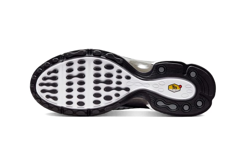 NIKE★AIR MAX PLUS★WHITE/VARSITY MAZE/BLACK Nike Air Max Plus Men's Shoes in White/Varsity Maize/Black