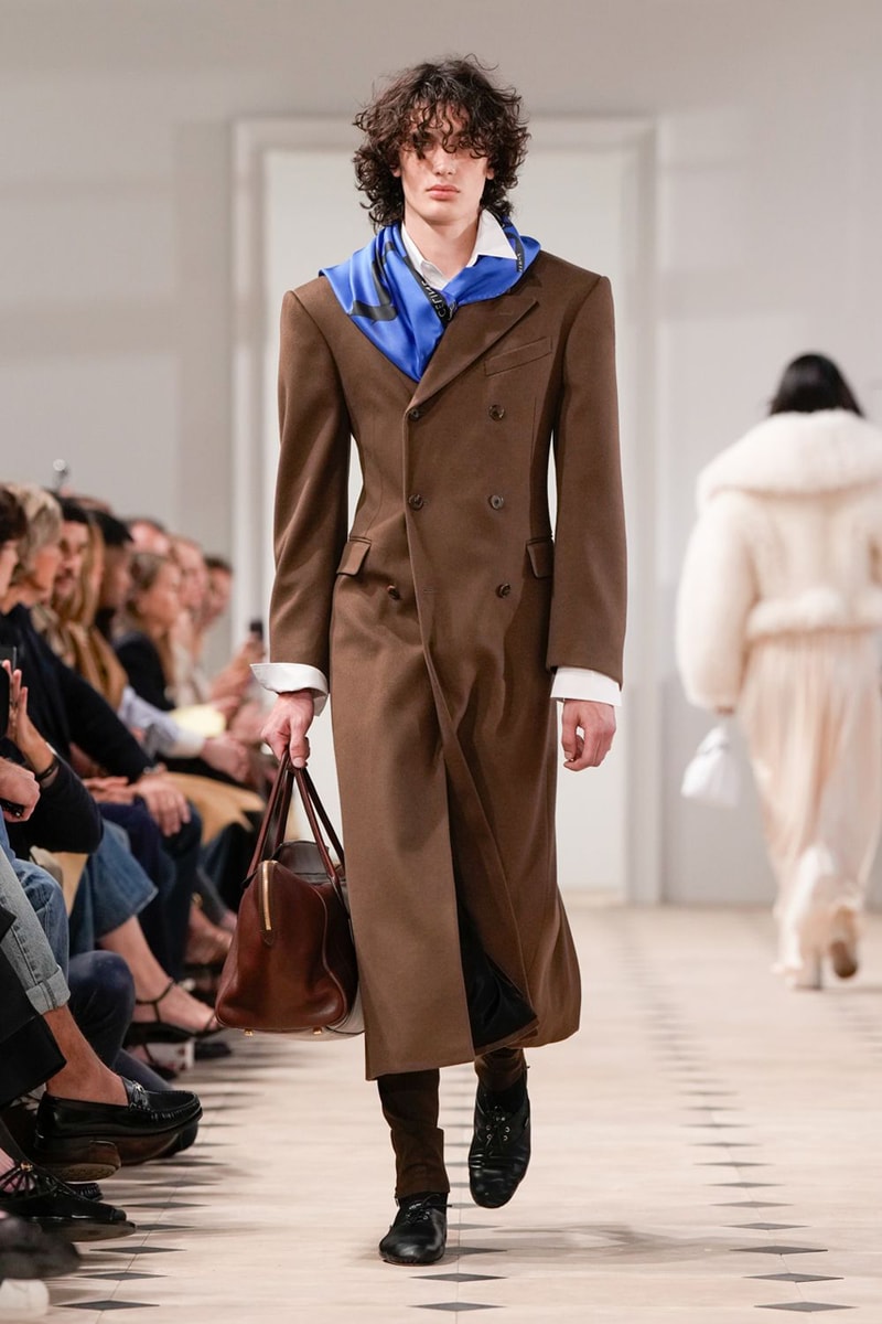 Michael Rider Designer Michael Rider 首次执掌 CELINE 2026 春季系列大秀正式登场 | Hypebeast